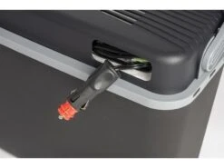 Autokoelbox - Arctic - 12 Volt - 12 Liter - Zwart/Grijs 8 Autokoelbox - Arctic - 12 Volt - 12 Liter - Zwart/Grijs -Kampeeruitrusting Winkel 57 2 autokoelbox artic 12 volt 12 liter zwart grijs 6702862